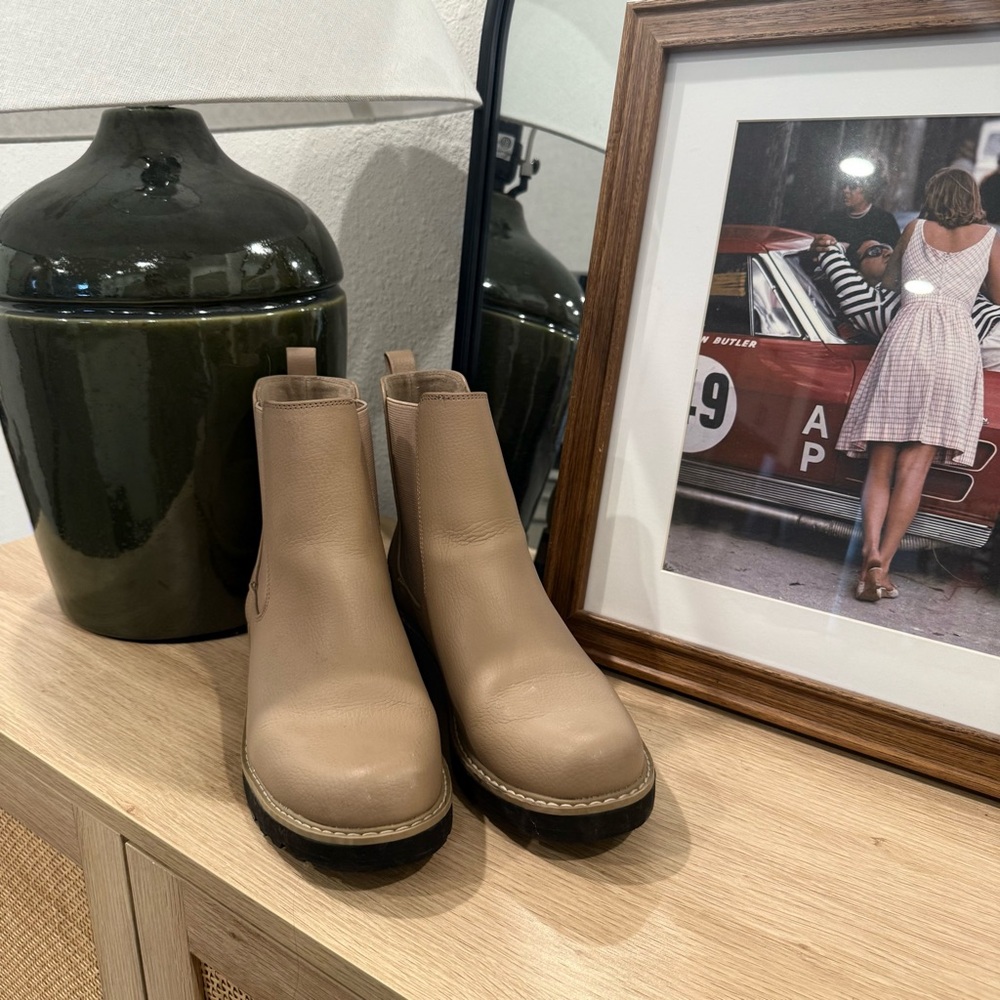 Universal Threads Celina Tan Chelsea Boot